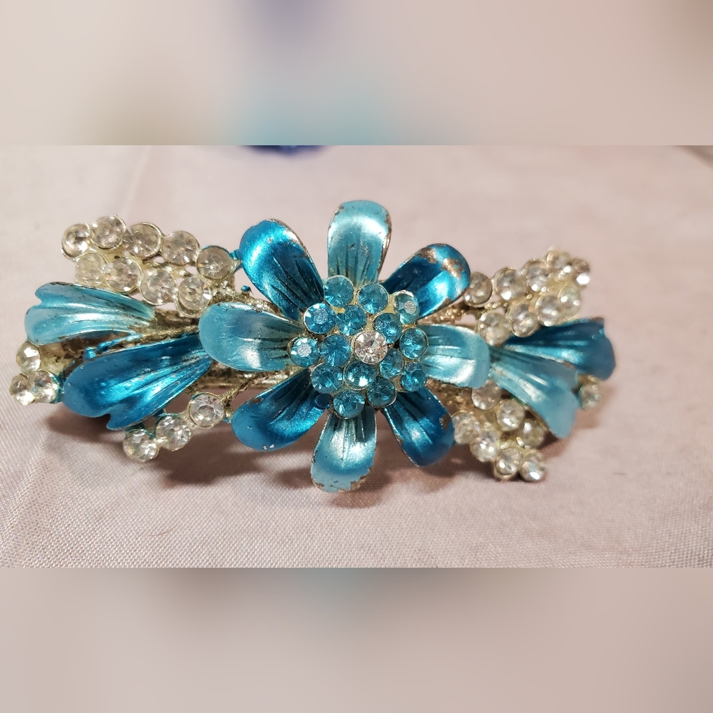 Beautiful blue bling hairclip